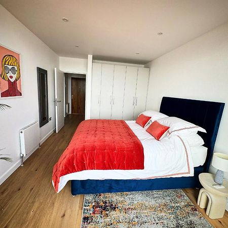 Stunning Beach Front Apartment With Sea Views, Free Parking & Balcony Ramsgate Luaran gambar