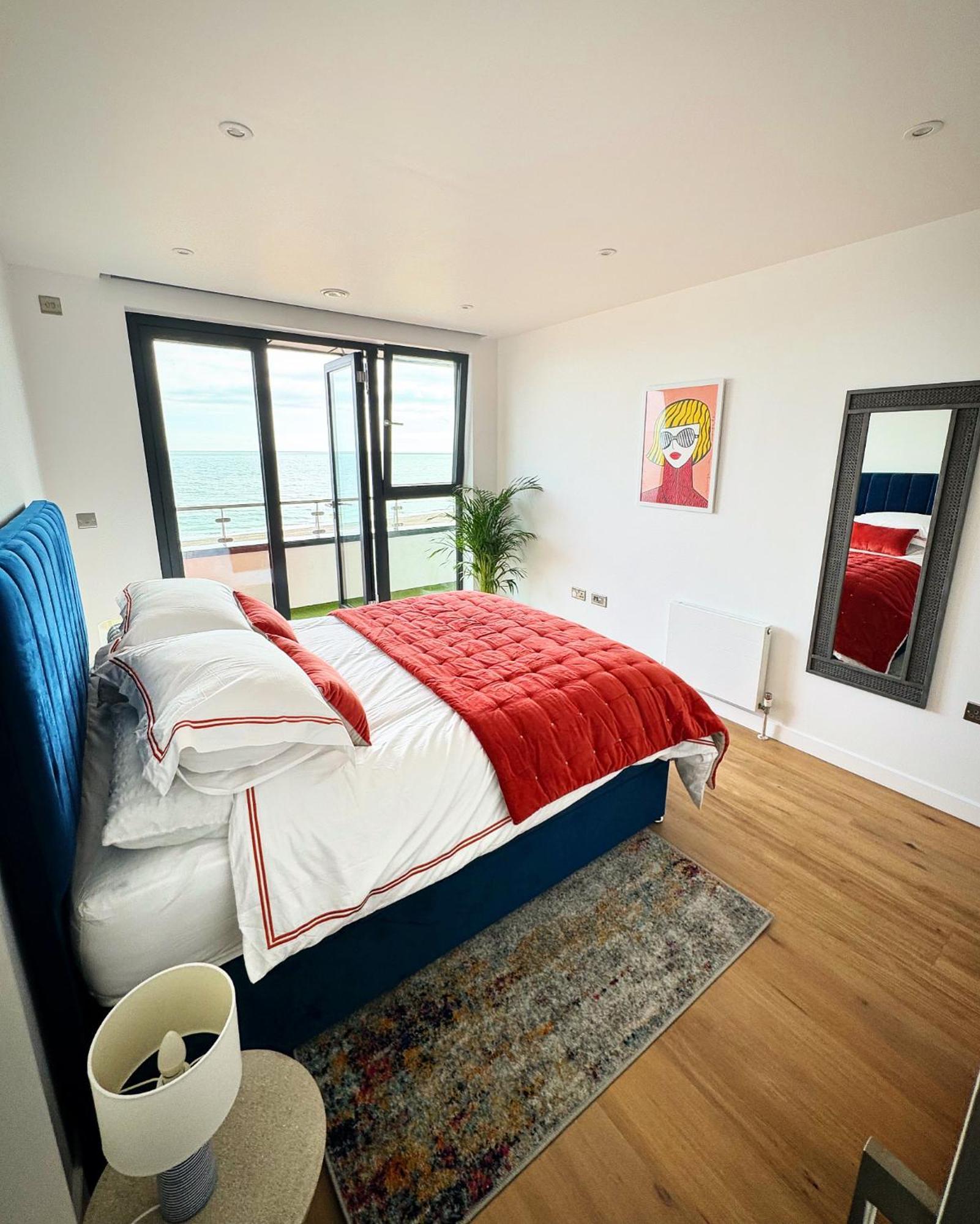 Stunning Beach Front Apartment With Sea Views, Free Parking & Balcony Ramsgate Luaran gambar