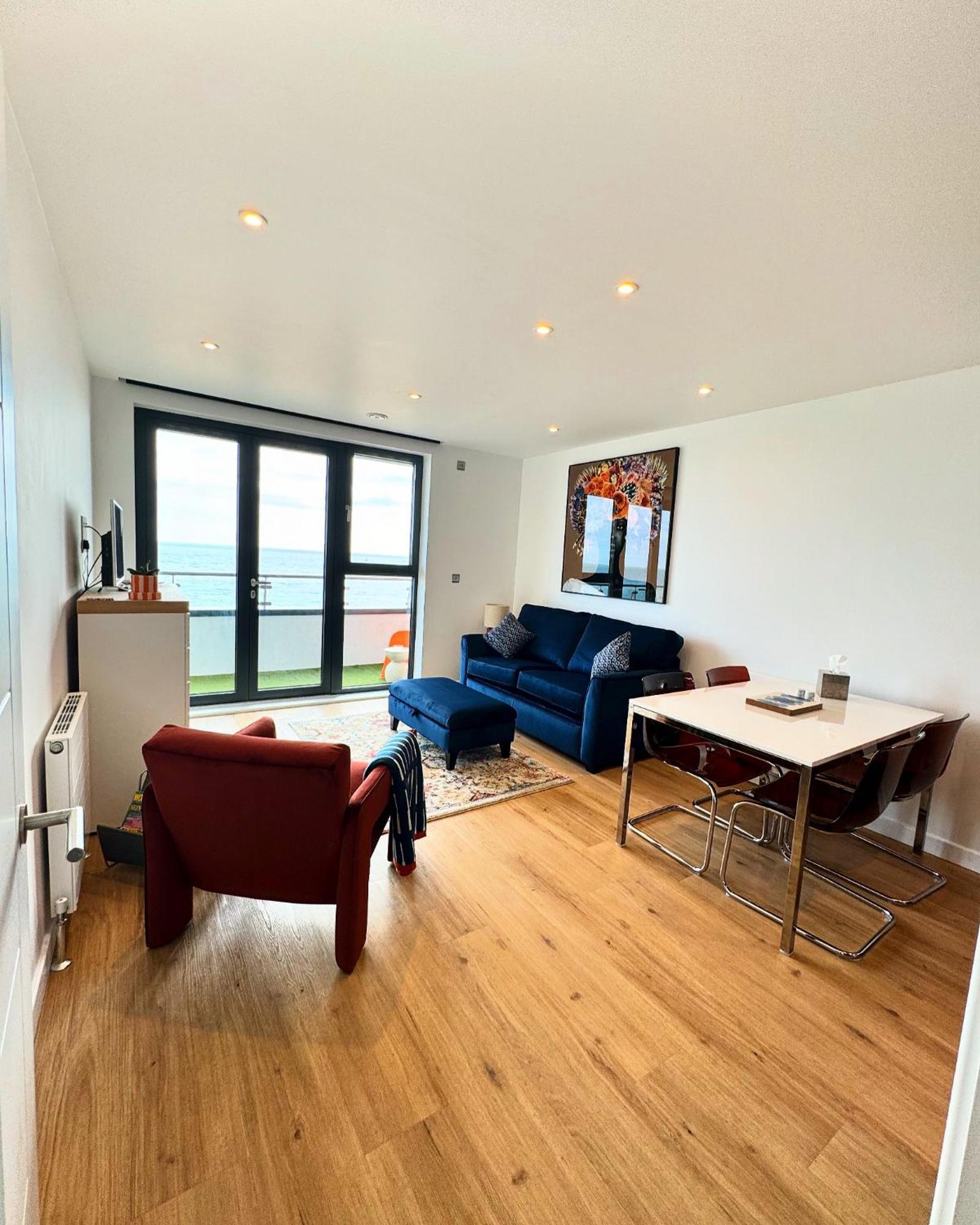 Stunning Beach Front Apartment With Sea Views, Free Parking & Balcony Ramsgate Luaran gambar