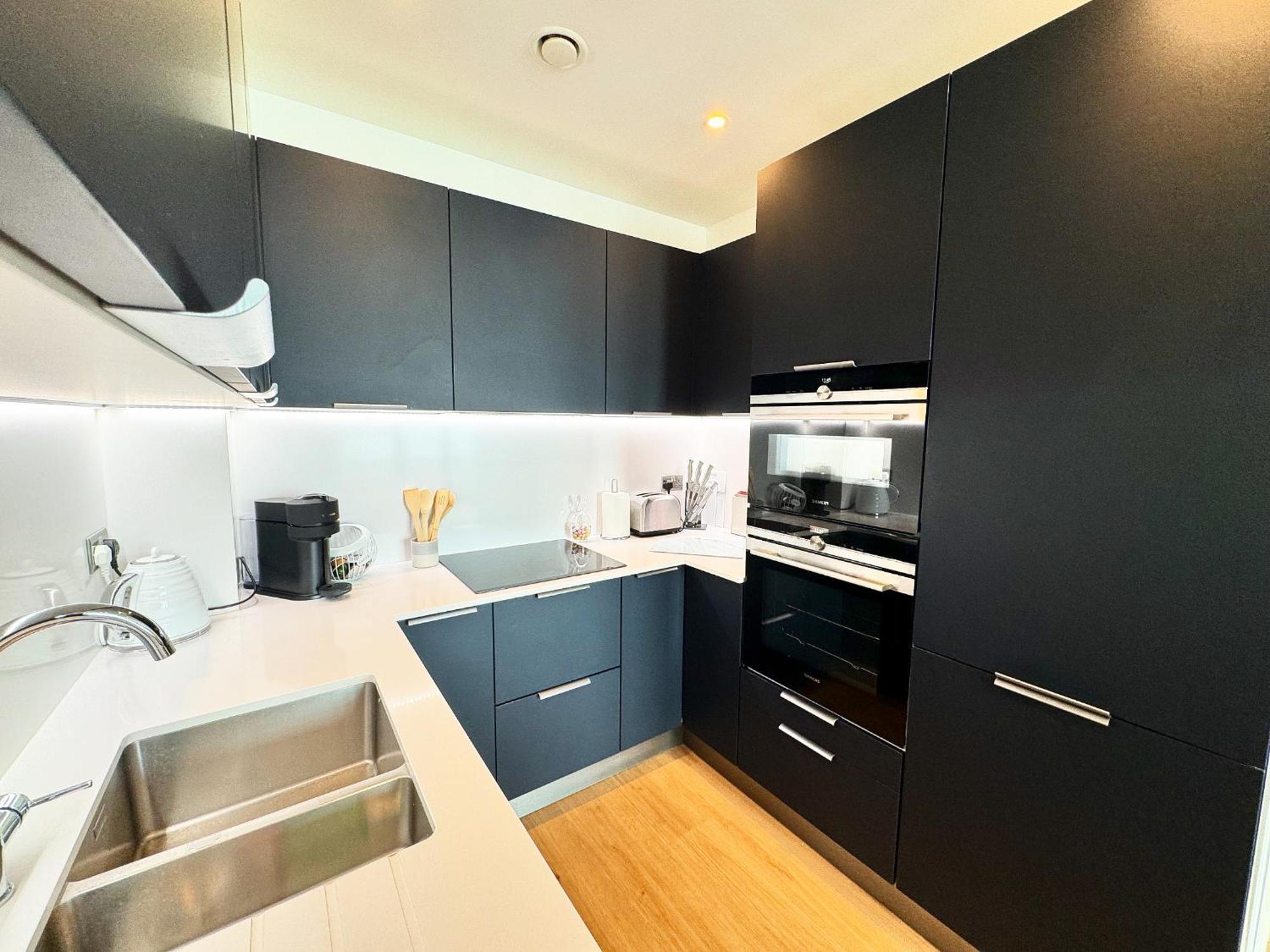 Stunning Beach Front Apartment With Sea Views, Free Parking & Balcony Ramsgate Luaran gambar